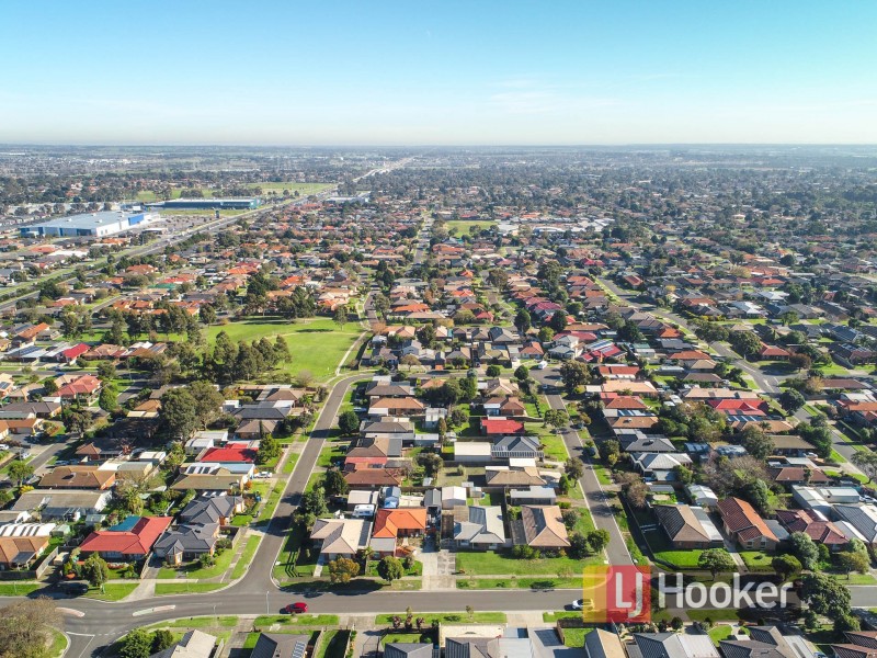 23 Lansell Drive, Cranbourne North VIC 3977