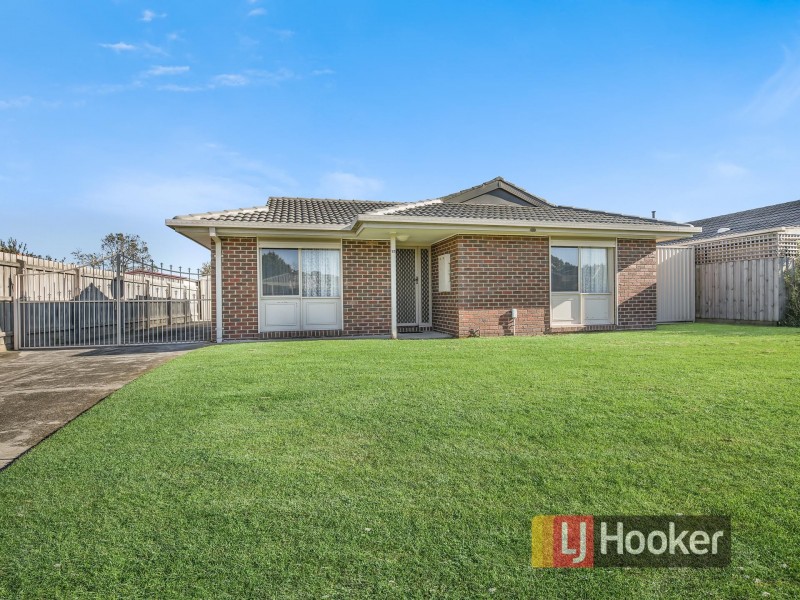 23 Lansell Drive, Cranbourne North VIC 3977