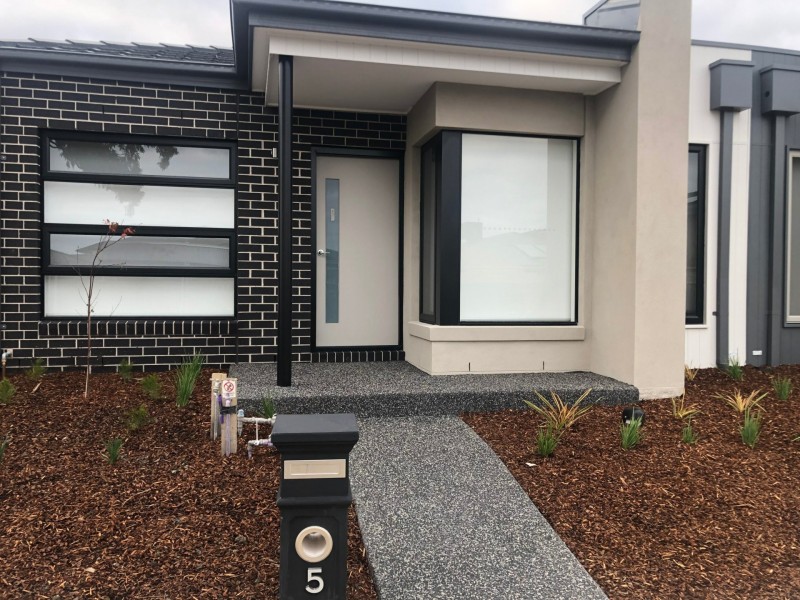 5 Trafalgar Walk, Keysborough VIC 3173