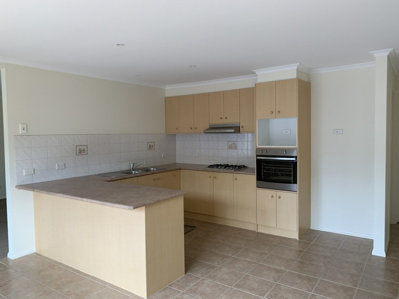 1/120 Bemersyde Drive, Berwick VIC 3806