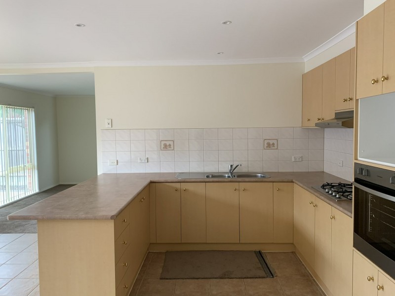 1/120 Bemersyde Drive, Berwick VIC 3806