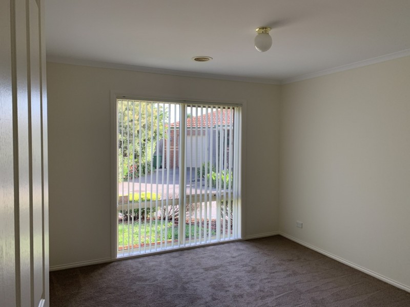 1/120 Bemersyde Drive, Berwick VIC 3806