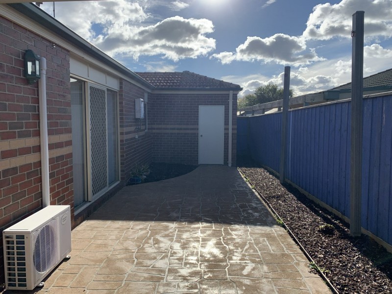 1/120 Bemersyde Drive, Berwick VIC 3806
