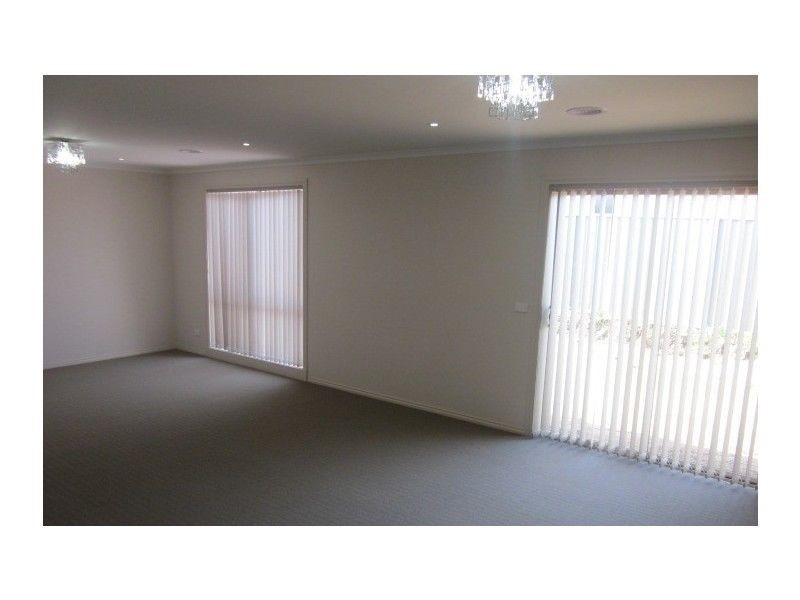 37 Stately Drive, Cranbourne VIC 3977