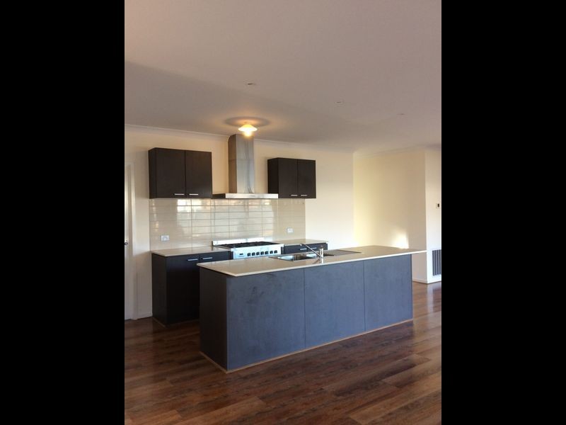 13 Valencia Circuit, Cranbourne VIC 3977