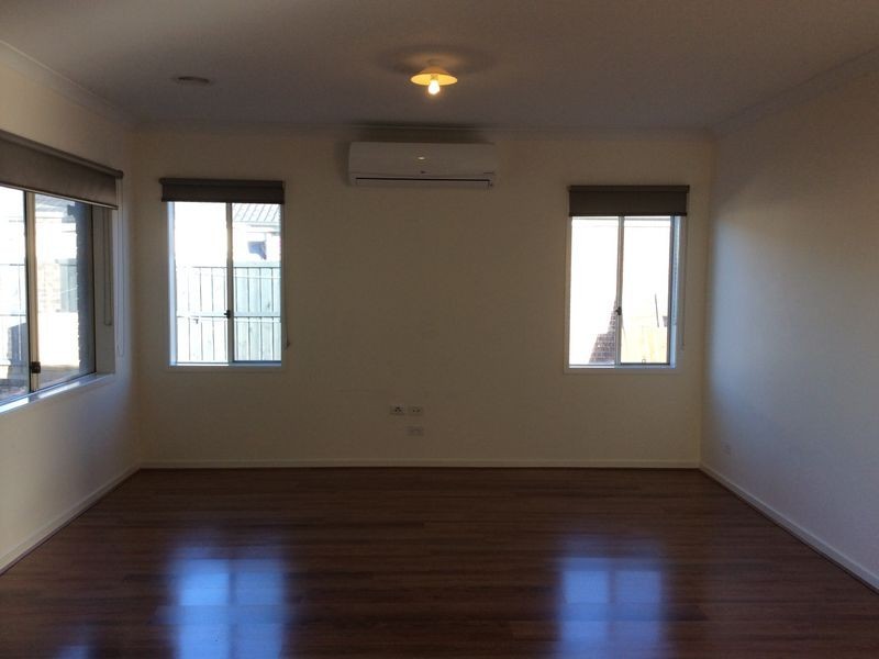 13 Valencia Circuit, Cranbourne VIC 3977