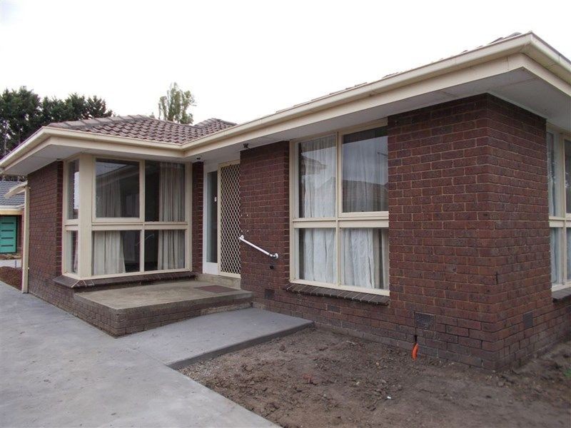 21 Ainsleigh court, Cranbourne VIC 3977