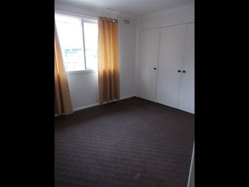 21 Ainsleigh court, Cranbourne VIC 3977