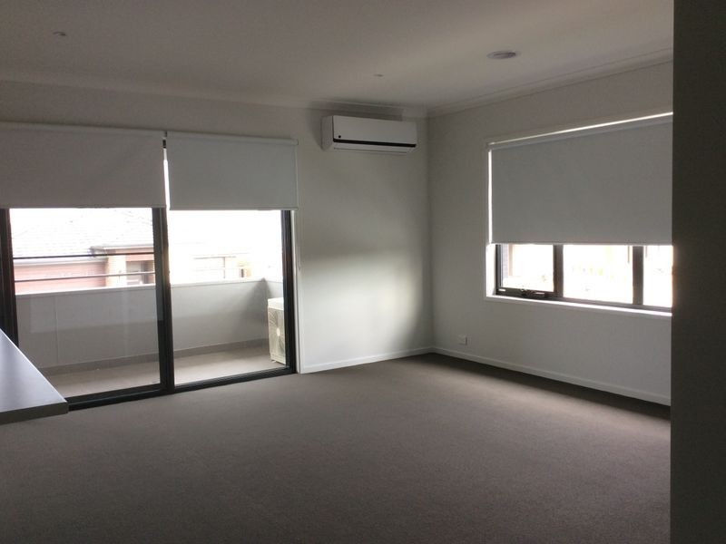 2 Timble way, Clyde North VIC 3978