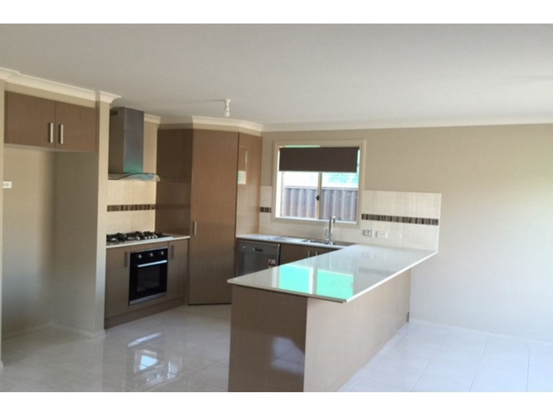 45 Elmslie drive, Cranbourne East VIC 3977