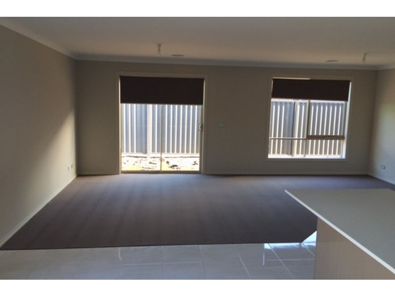 45 Elmslie drive, Cranbourne East VIC 3977
