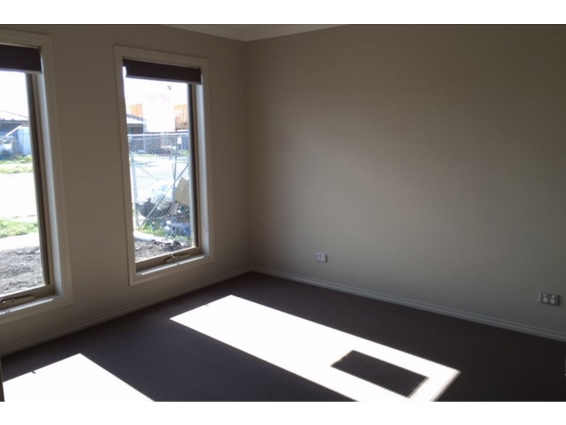 45 Elmslie drive, Cranbourne East VIC 3977