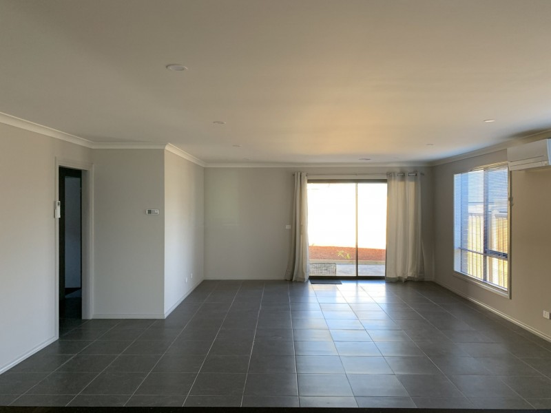 6 Sark Street, Clyde North VIC 3978