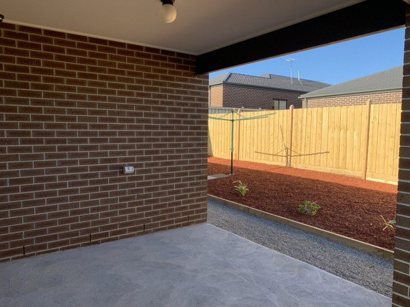 6 Sark Street, Clyde North VIC 3978
