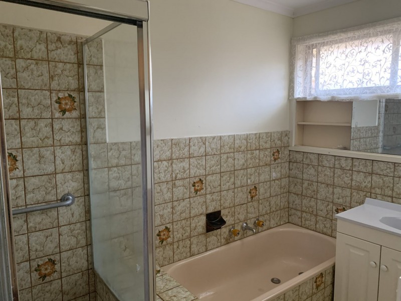 18 Cranbourne Drive, Cranbourne VIC 3977