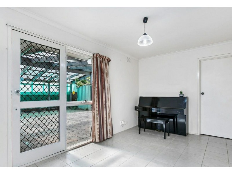 17 Roma Avenue, Cranbourne VIC 3977