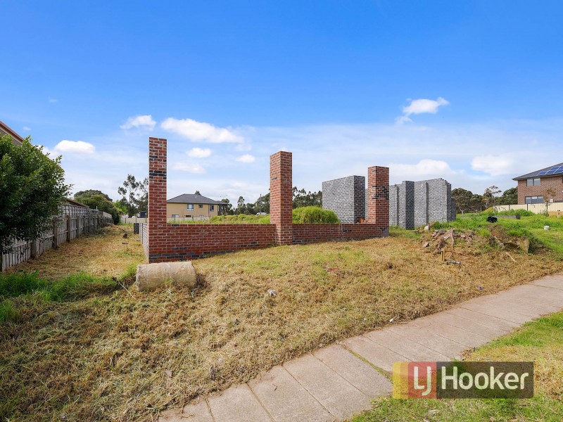 5 Dyson Drive, Lynbrook VIC 3975