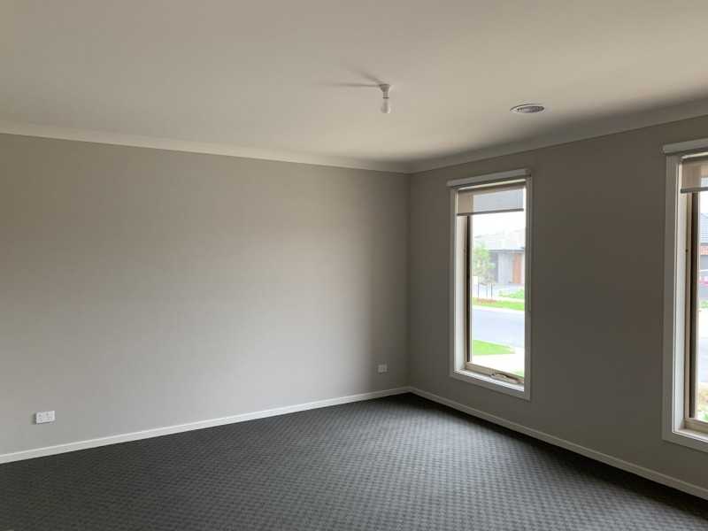 6 Rowling Drive, Officer VIC 3809