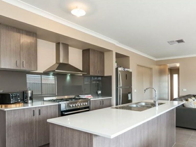 18 Cortula Road, Cranbourne East VIC 3977