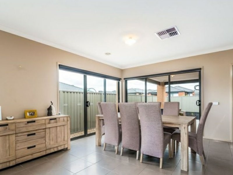 18 Cortula Road, Cranbourne East VIC 3977