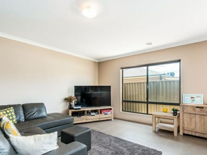 18 Cortula Road, Cranbourne East VIC 3977