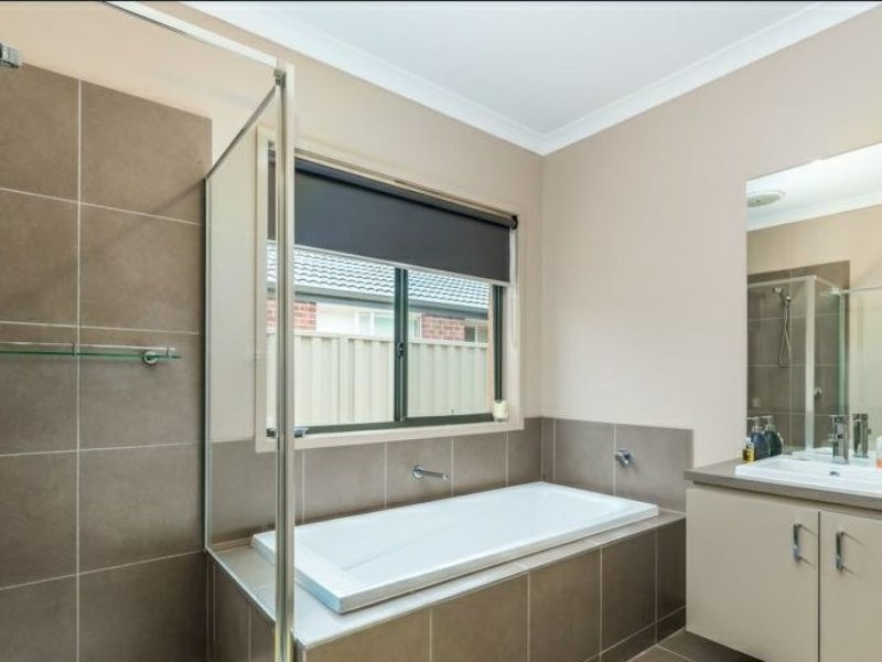 18 Cortula Road, Cranbourne East VIC 3977