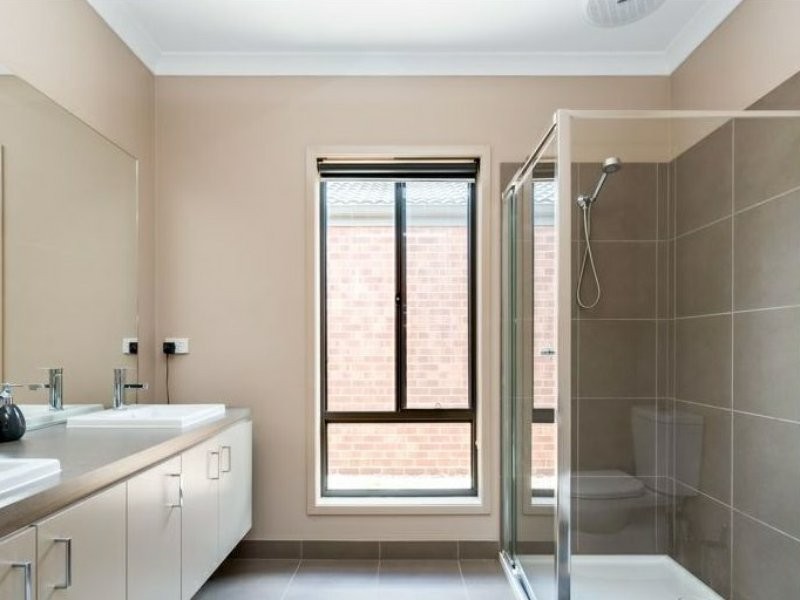 18 Cortula Road, Cranbourne East VIC 3977