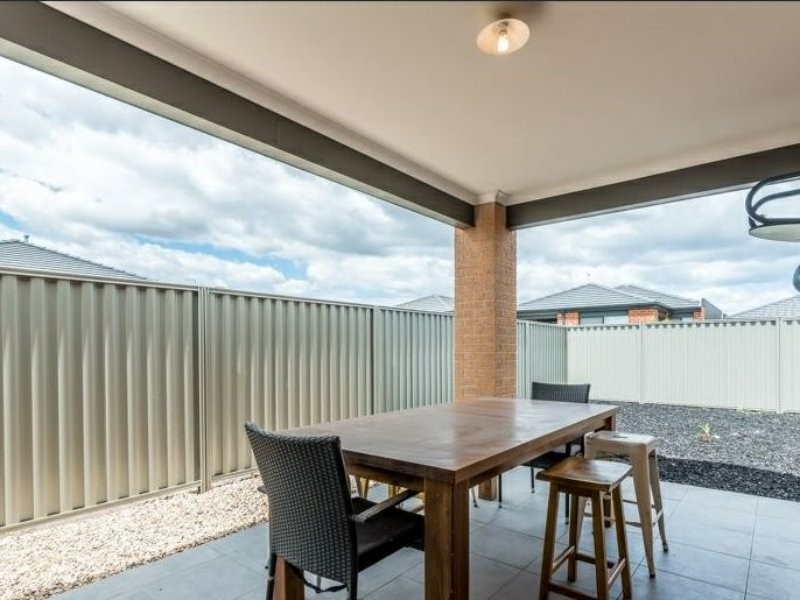 18 Cortula Road, Cranbourne East VIC 3977