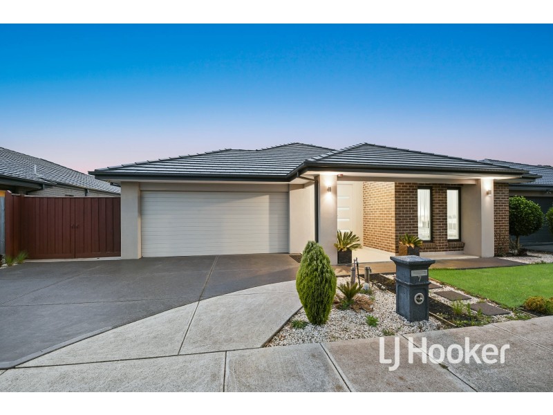 7 Omeara Crescent, Cranbourne East VIC 3977
