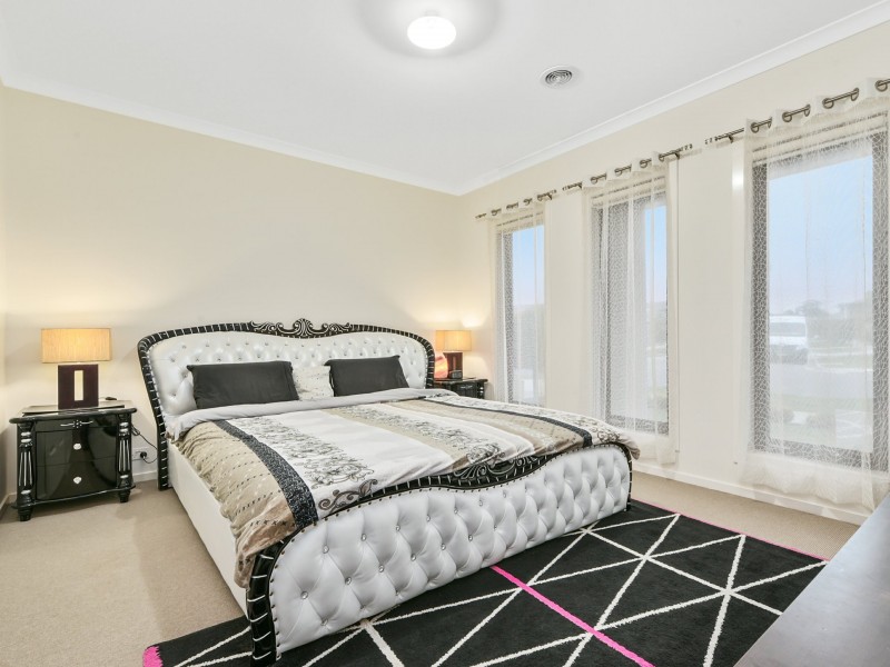 7 Omeara Crescent, Cranbourne East VIC 3977