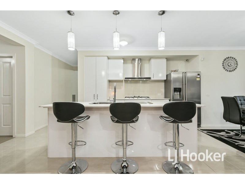 7 Omeara Crescent, Cranbourne East VIC 3977