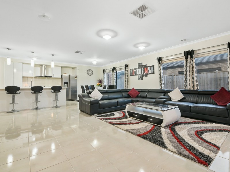 7 Omeara Crescent, Cranbourne East VIC 3977