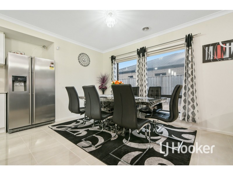 7 Omeara Crescent, Cranbourne East VIC 3977