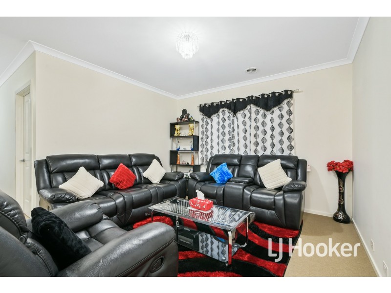 7 Omeara Crescent, Cranbourne East VIC 3977