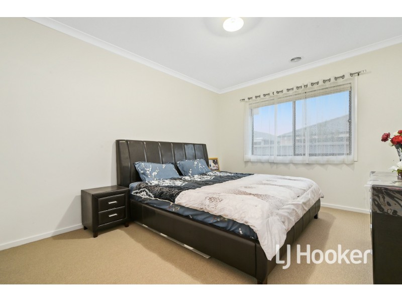 7 Omeara Crescent, Cranbourne East VIC 3977