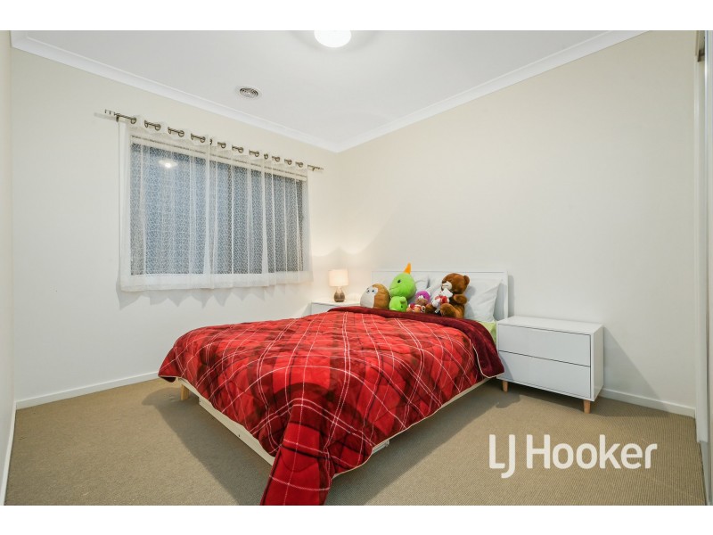 7 Omeara Crescent, Cranbourne East VIC 3977