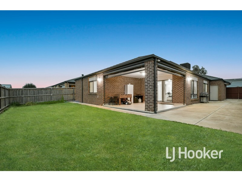 7 Omeara Crescent, Cranbourne East VIC 3977