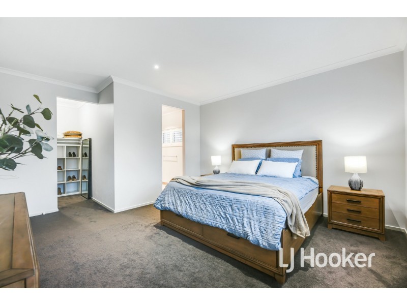 51 Bathgate Crescent, Cranbourne East VIC 3977