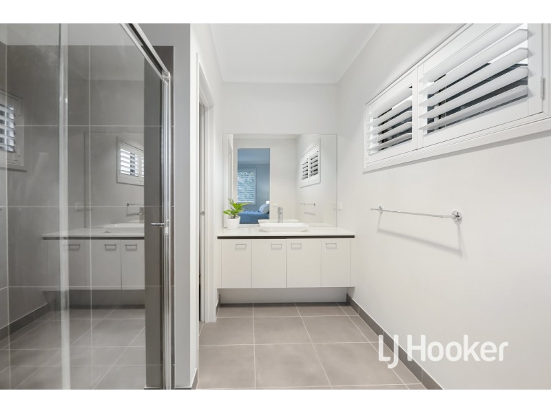 51 Bathgate Crescent, Cranbourne East VIC 3977
