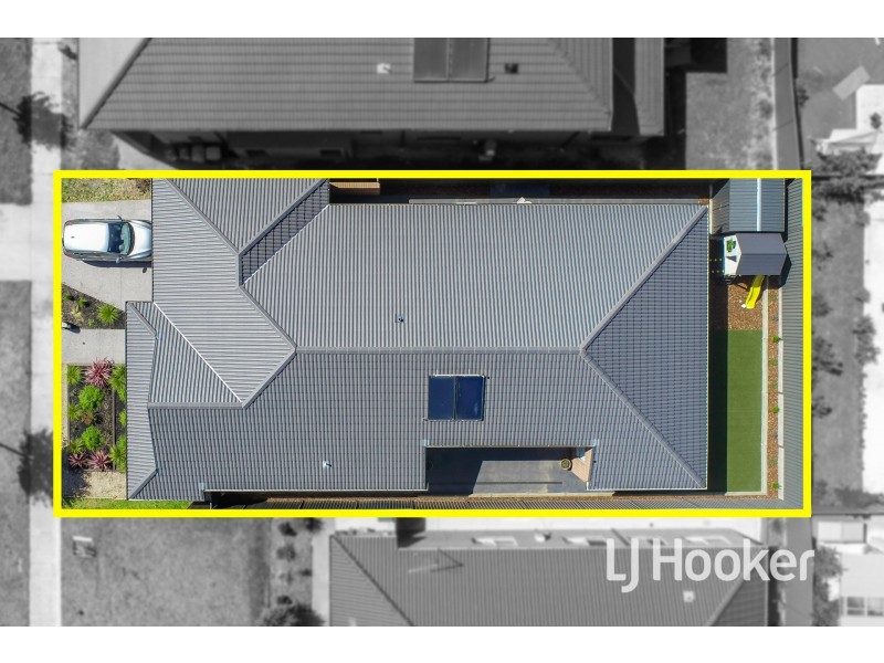 51 Bathgate Crescent, Cranbourne East VIC 3977