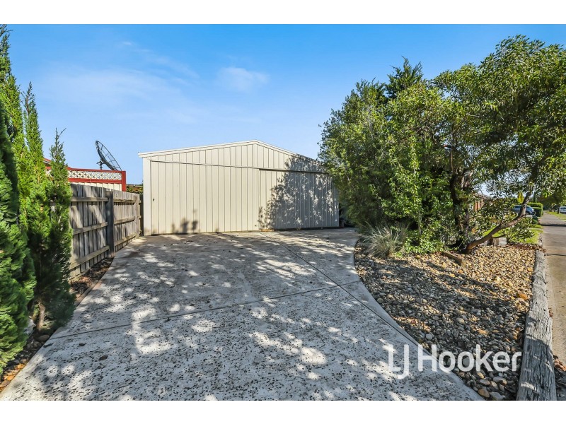 13 Dunlavin Way, Cranbourne East VIC 3977