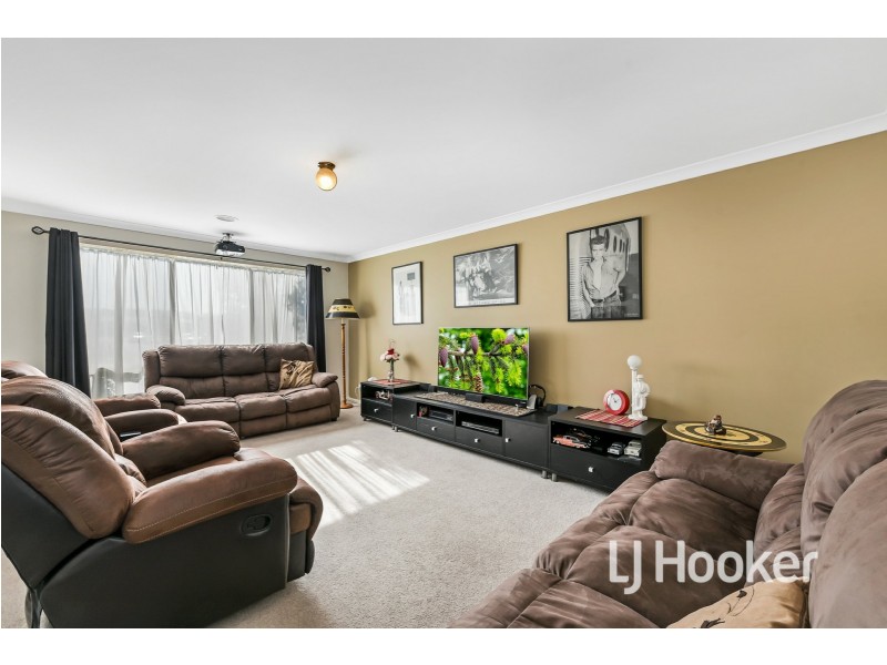 13 Dunlavin Way, Cranbourne East VIC 3977