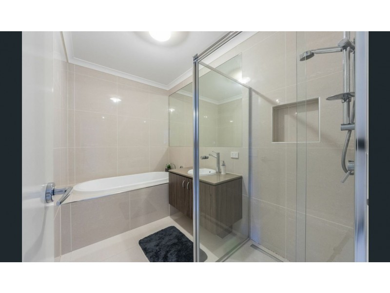 1 Bristol Drive, Cranbourne North VIC 3977