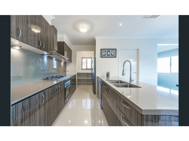 1 Bristol Drive, Cranbourne North VIC 3977