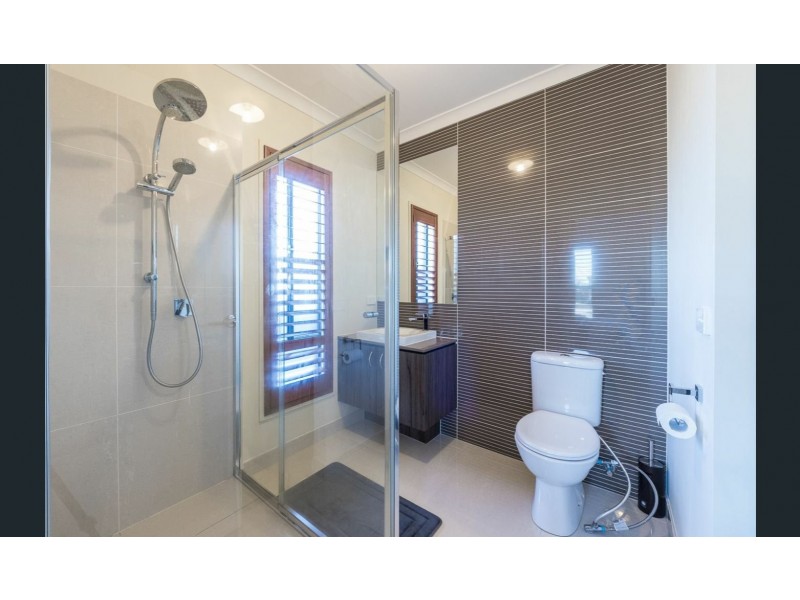 1 Bristol Drive, Cranbourne North VIC 3977