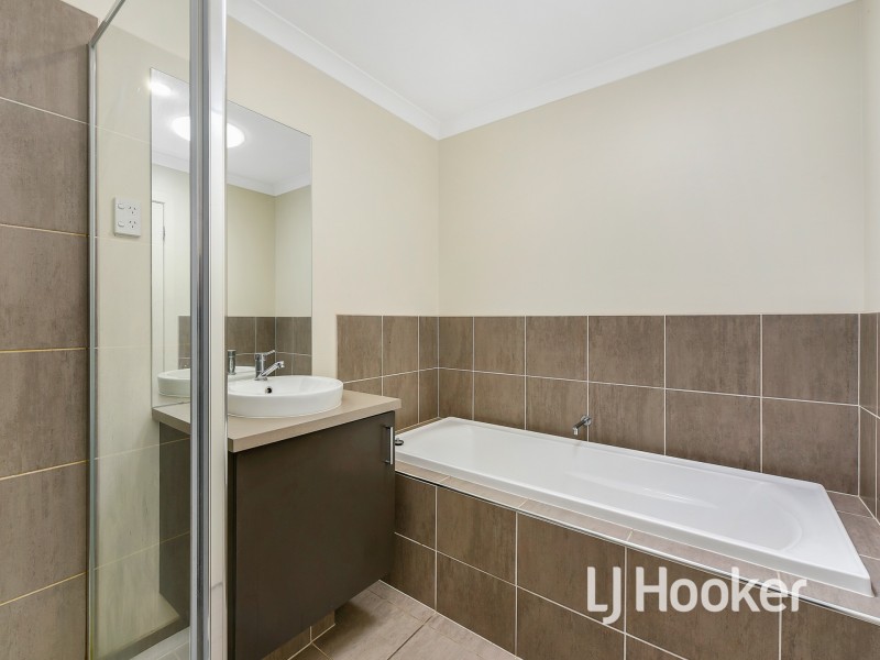 43 Bimberry Circuit, Clyde VIC 3978