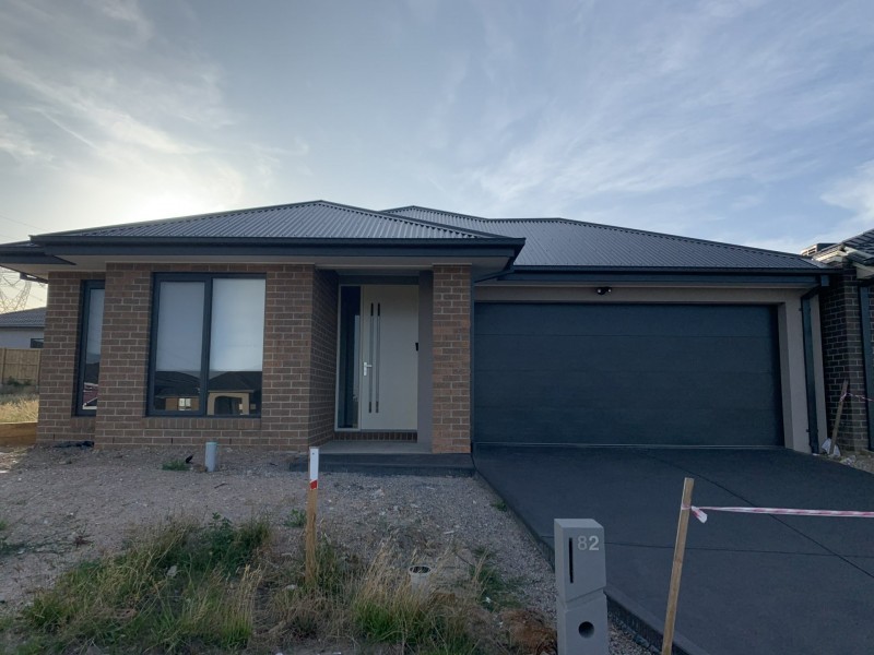 82 Yeungroon Boulevard, Clyde North VIC 3978