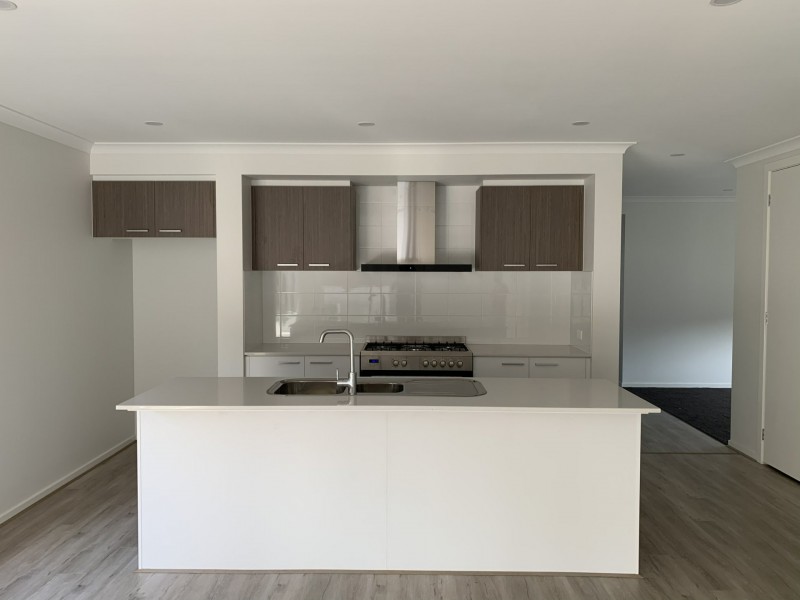 82 Yeungroon Boulevard, Clyde North VIC 3978