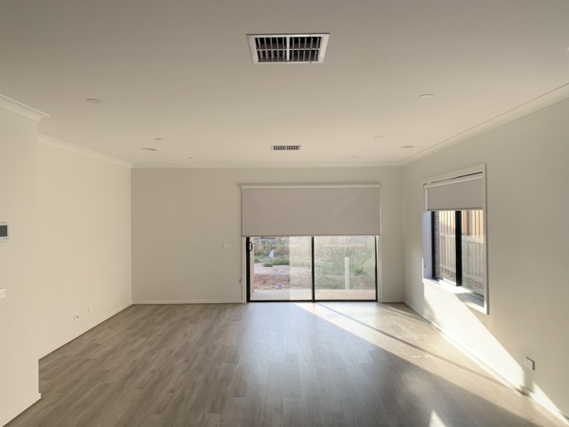 82 Yeungroon Boulevard, Clyde North VIC 3978