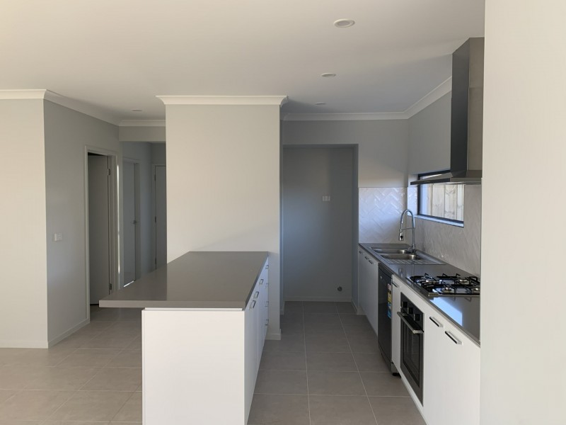 6 Garrard Crescent, Clyde VIC 3978